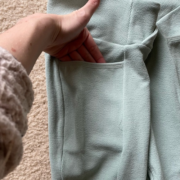 Gymshark Capri Leggings - Picture 2 of 8